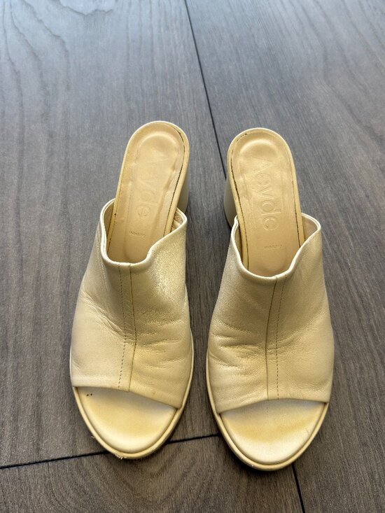 Aeyde Shoes - Aeyde Tan Leather Open-Toe Heeled Mules